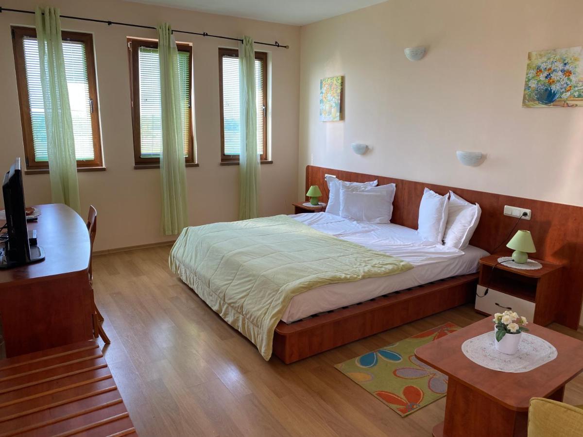Guest House Golden Flake 4Km From Bolata Beach Булґарево Екстер'єр фото