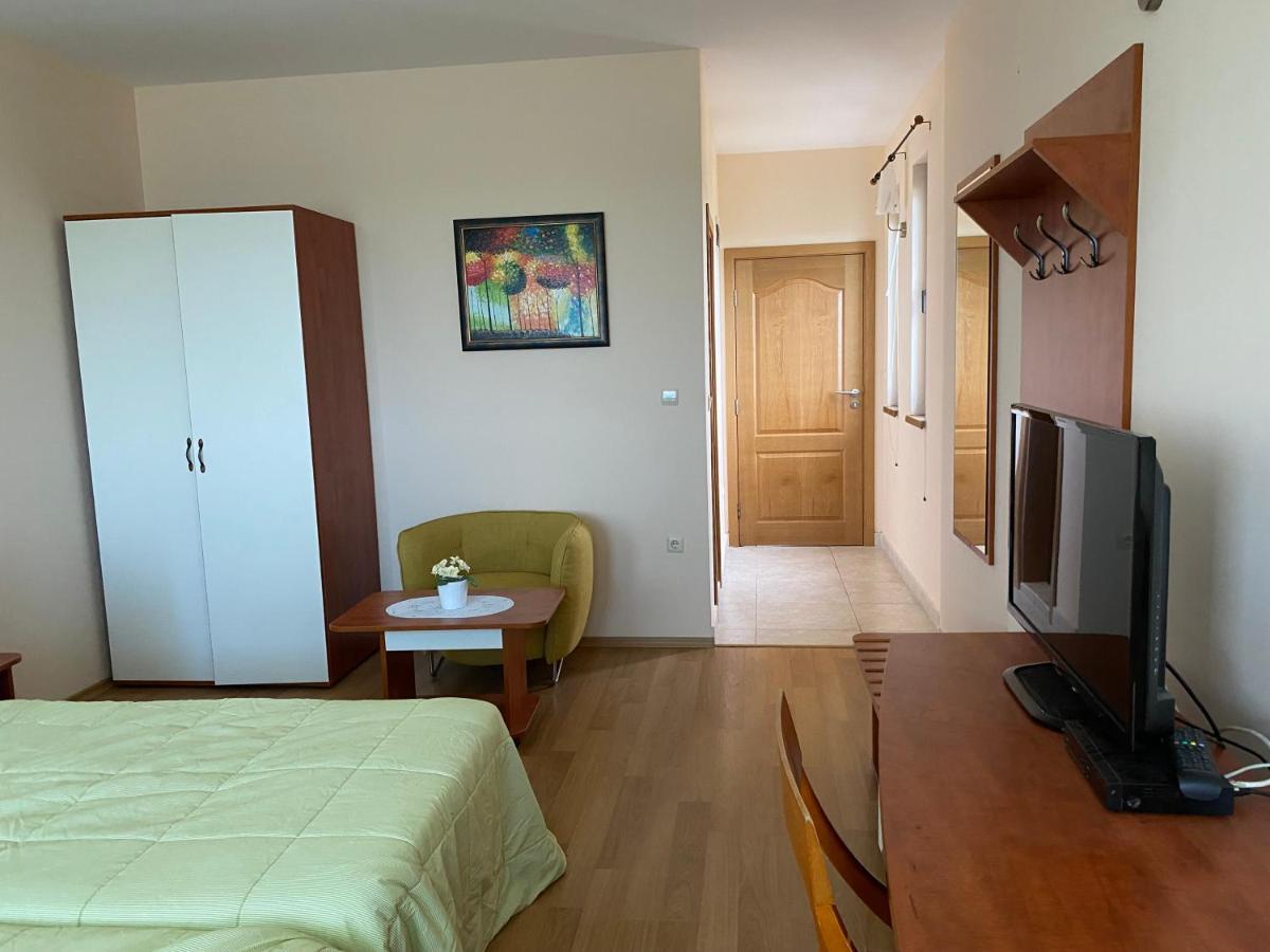 Guest House Golden Flake 4Km From Bolata Beach Булґарево Екстер'єр фото