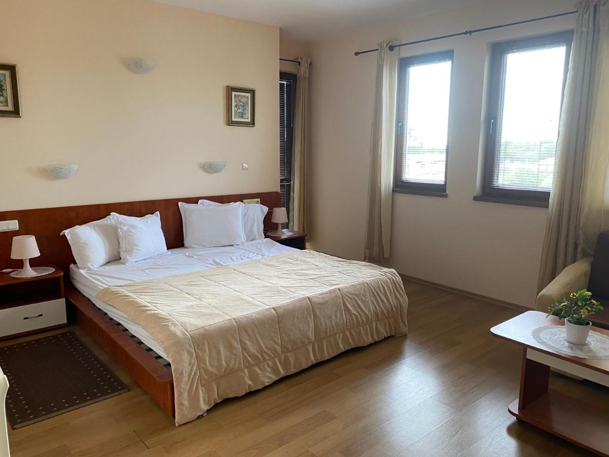 Guest House Golden Flake 4Km From Bolata Beach Булґарево Екстер'єр фото