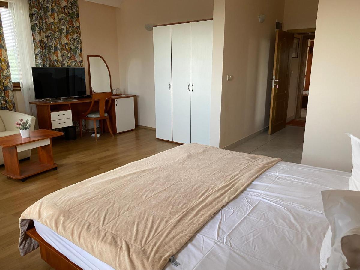 Guest House Golden Flake 4Km From Bolata Beach Булґарево Екстер'єр фото