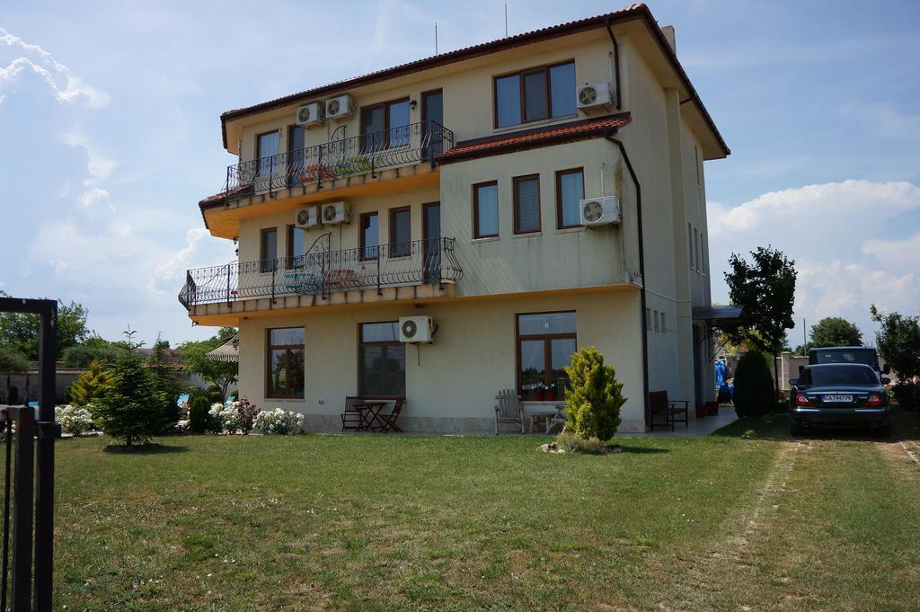 Guest House Golden Flake 4Km From Bolata Beach Булґарево Екстер'єр фото
