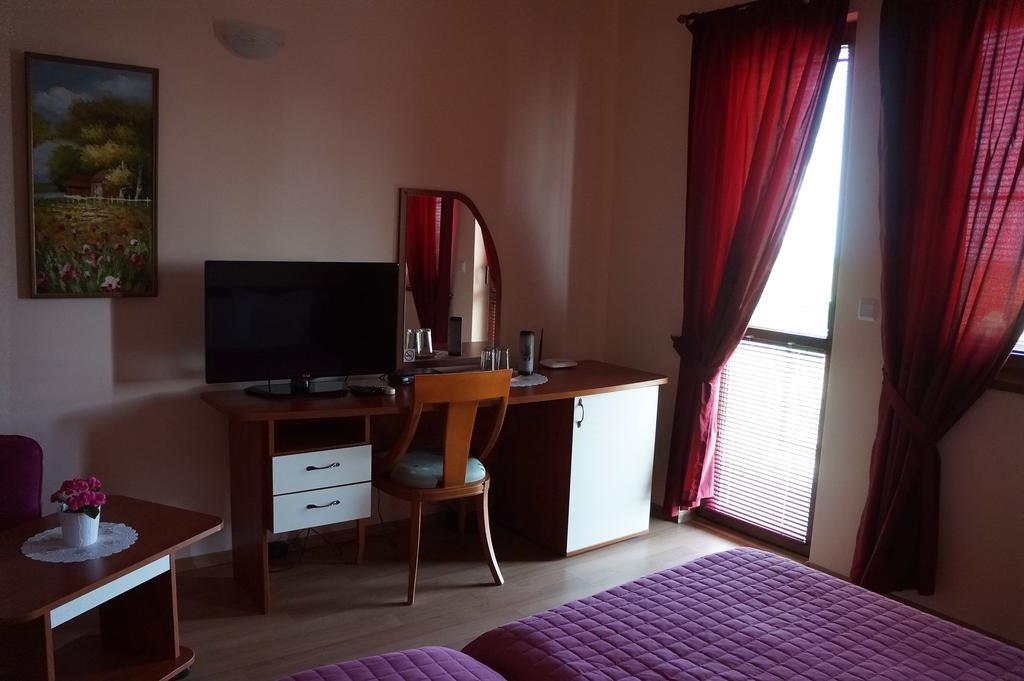 Guest House Golden Flake 4Km From Bolata Beach Булґарево Номер фото