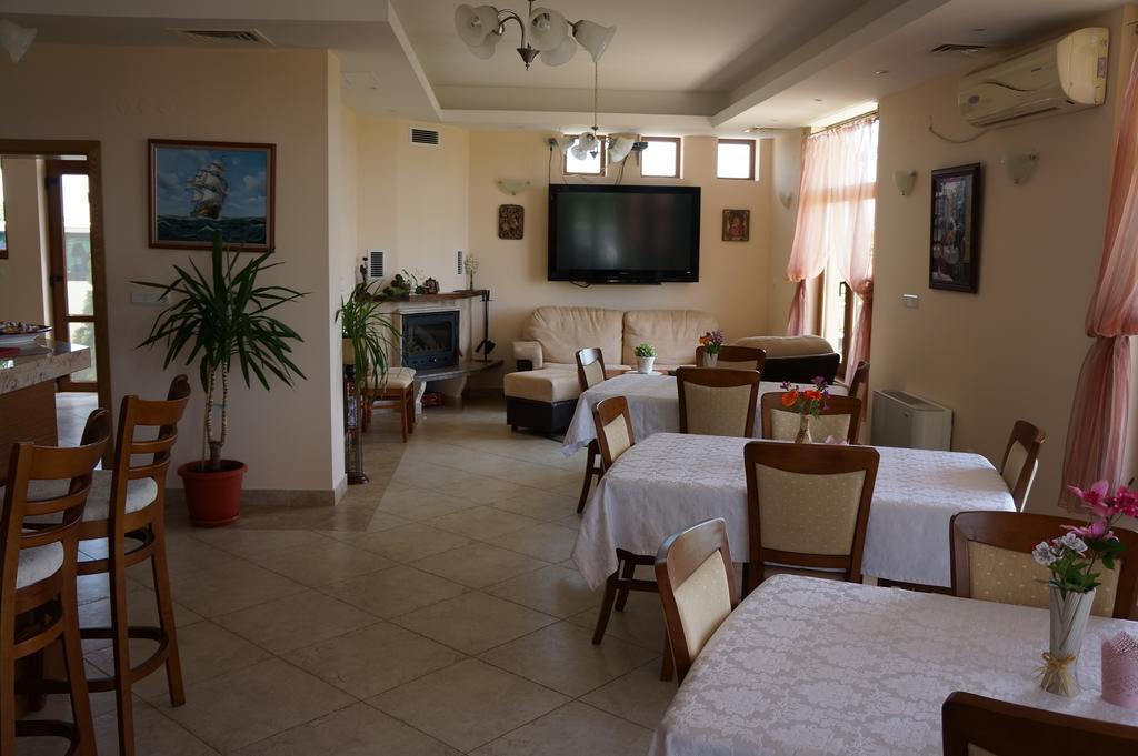 Guest House Golden Flake 4Km From Bolata Beach Булґарево Екстер'єр фото